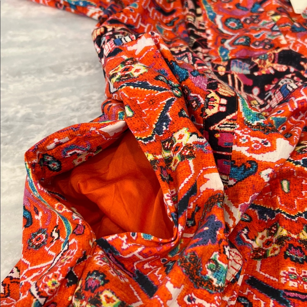 Anthropologie multi color dress
Pockets, side zipper and front slits
NWT - Picture 6 of 7
